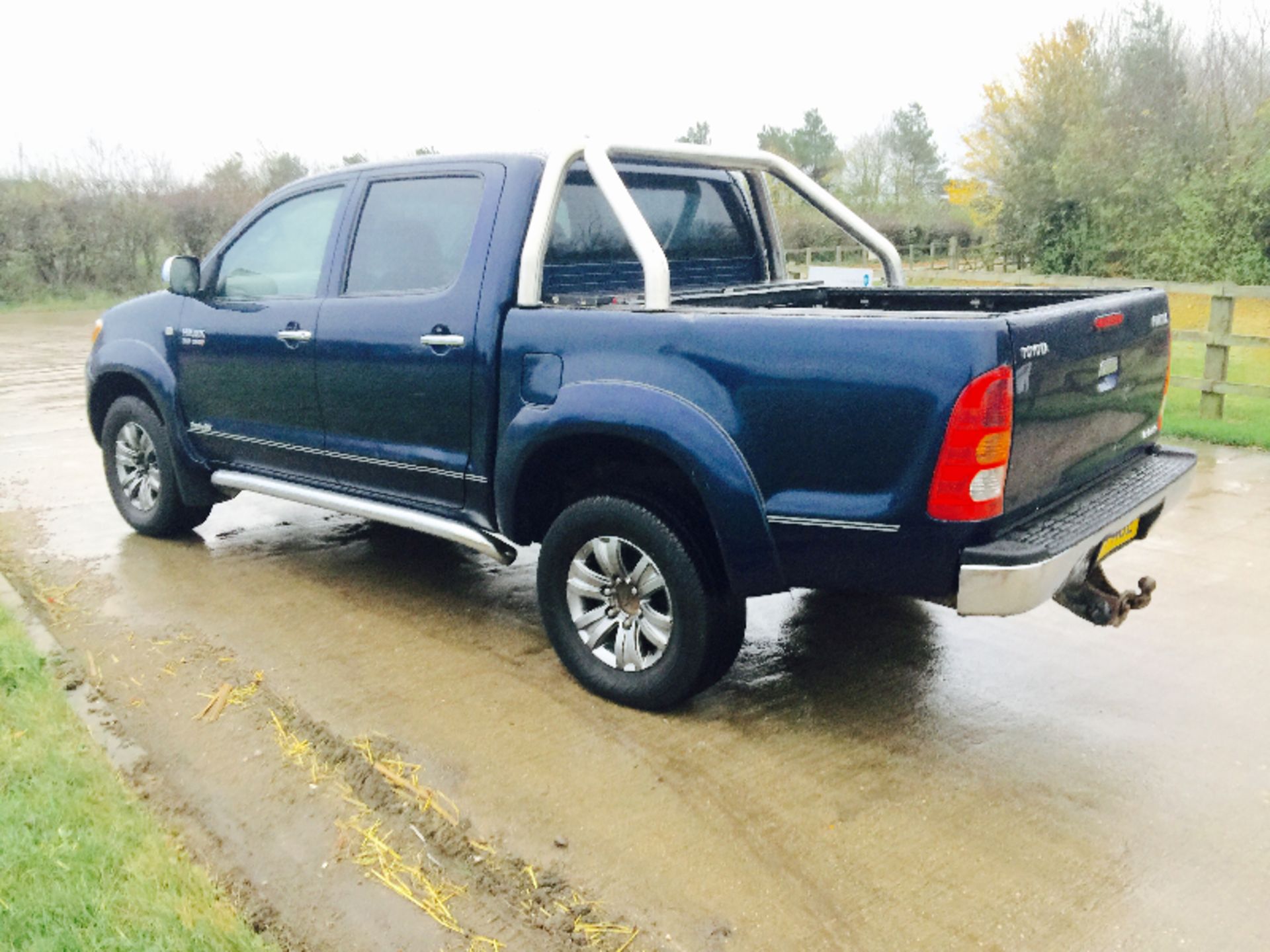 TOYOTA HILUX 3.0 INVINCIBLE D4-D A 4WD 2007(57) **A/C**FULL LEATHER TRIM** INVINCIBLE MODEL!!!!! - Image 5 of 24