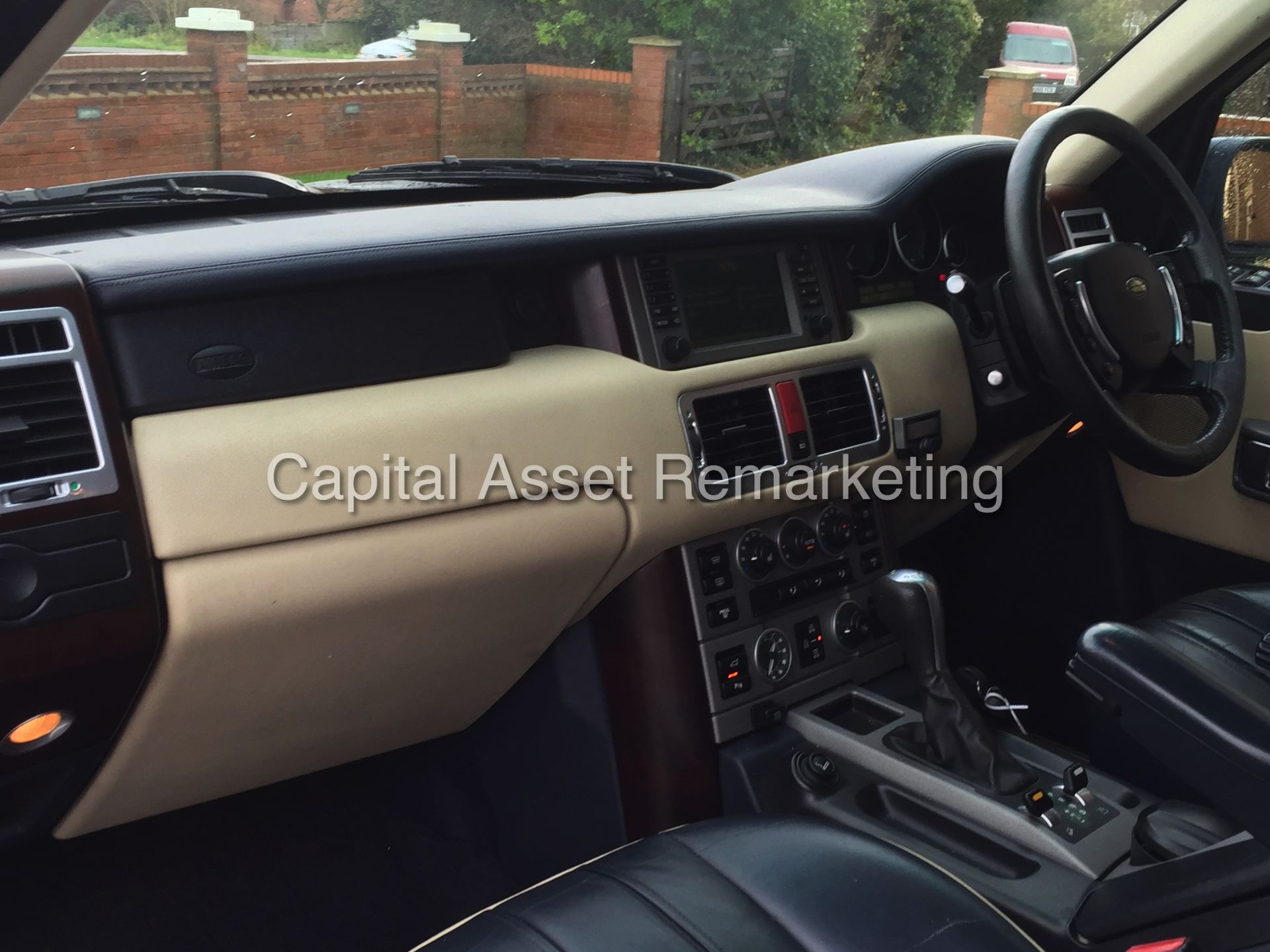 (ON SALE) RANGE ROVER VOGUE (2004 MODEL) 3.0 TD6 - AUTO - LEATHER - SAT NAV  'HUGE SPEC'  (NO VAT) - Image 21 of 28