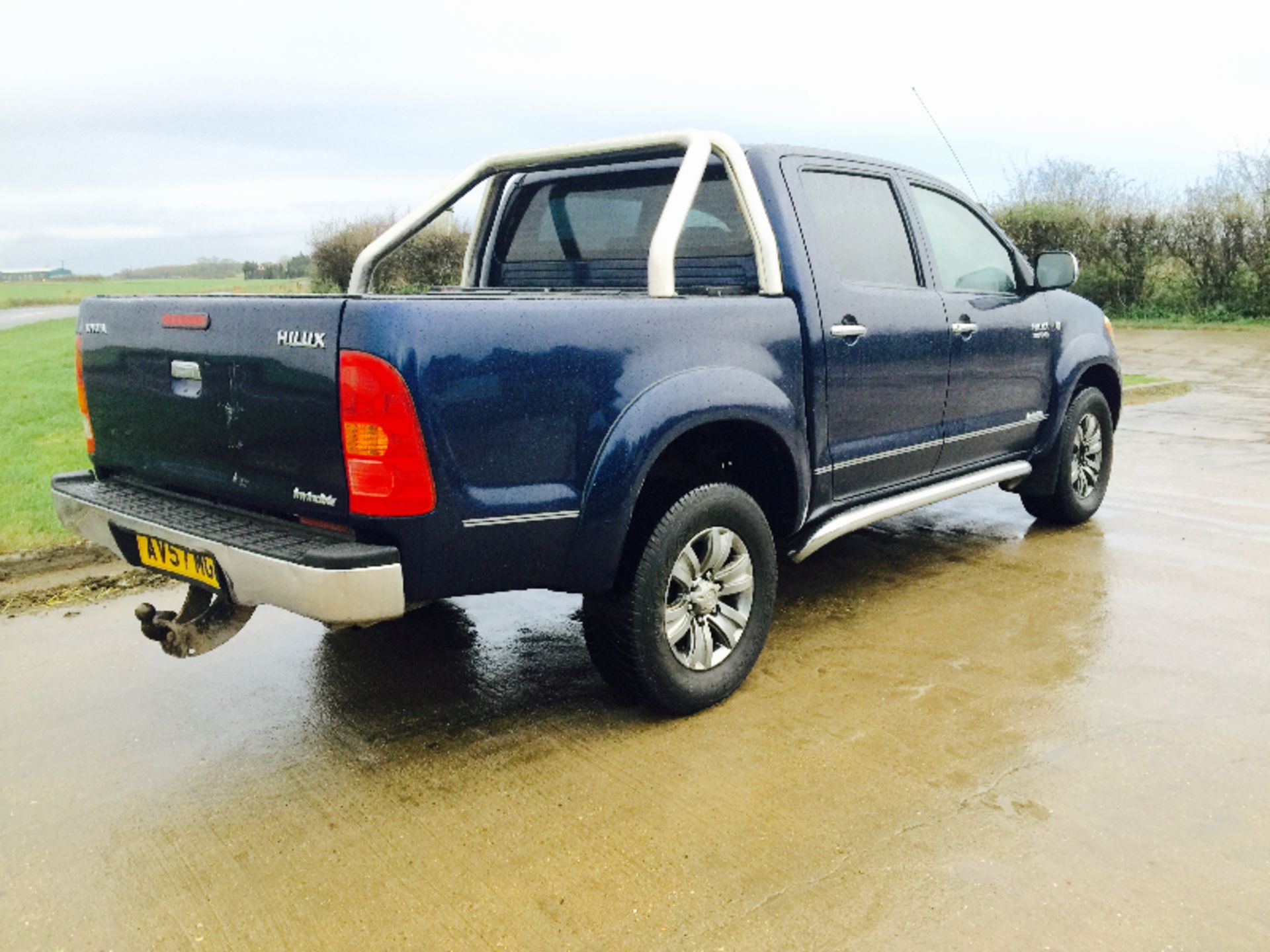 TOYOTA HILUX 3.0 INVINCIBLE D4-D A 4WD 2007(57) **A/C**FULL LEATHER TRIM** INVINCIBLE MODEL!!!!! - Image 7 of 24