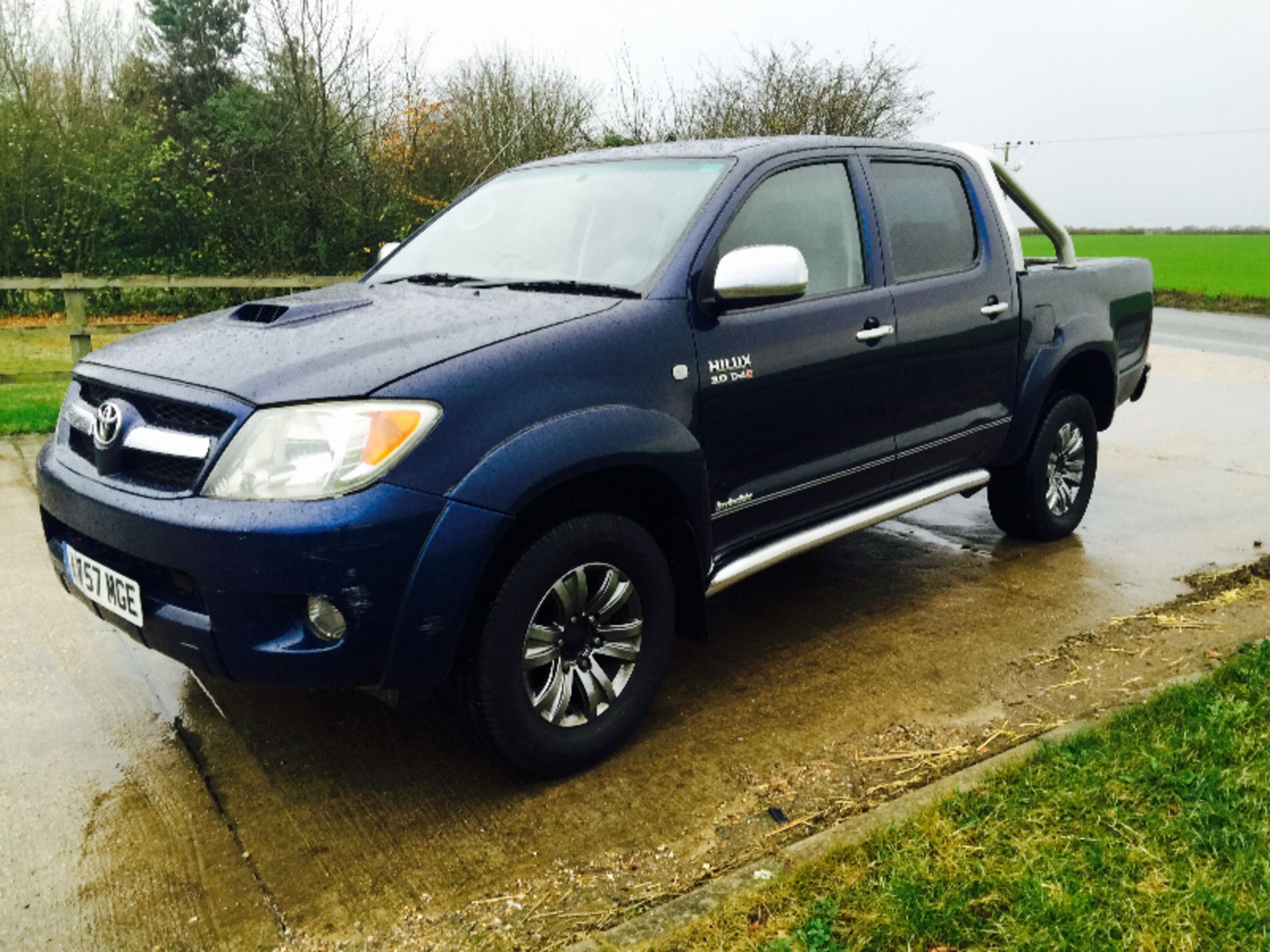 TOYOTA HILUX 3.0 INVINCIBLE D4-D A 4WD 2007(57) **A/C**FULL LEATHER TRIM** INVINCIBLE MODEL!!!!! - Image 3 of 24