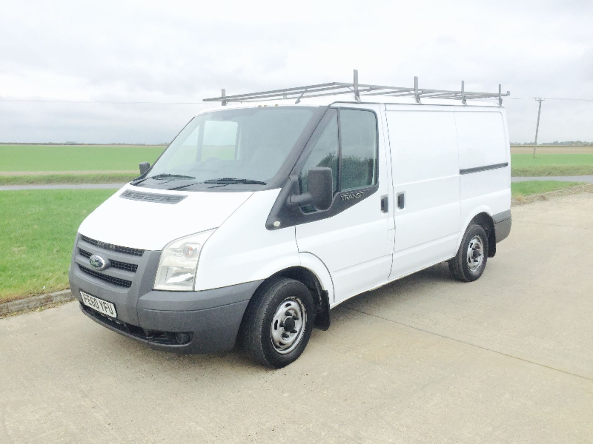 FORD TRANSIT T280 TDCI FWD 2010(60) REG **SWB**LOW ROOF** FORD'S BEST SELLING VAN FOR **9 YEARS** - Image 2 of 11