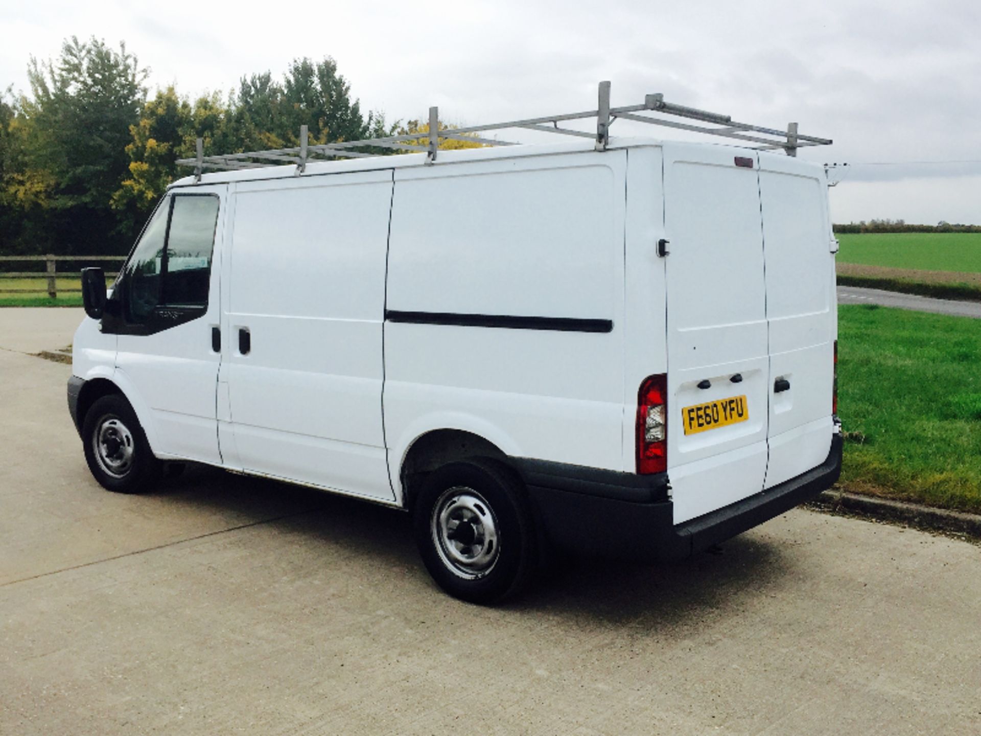 FORD TRANSIT T280 TDCI FWD 2010(60) REG **SWB**LOW ROOF** FORD'S BEST SELLING VAN FOR **9 YEARS** - Image 4 of 11