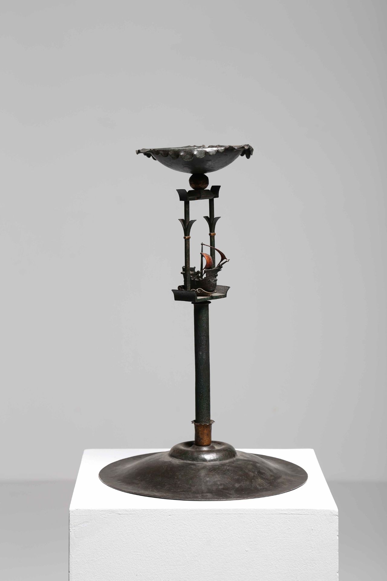 BELLOTTO UMBERTO (1882 - 1940)
Rare pedestal ashtray.

54,00 x 35,00 cm