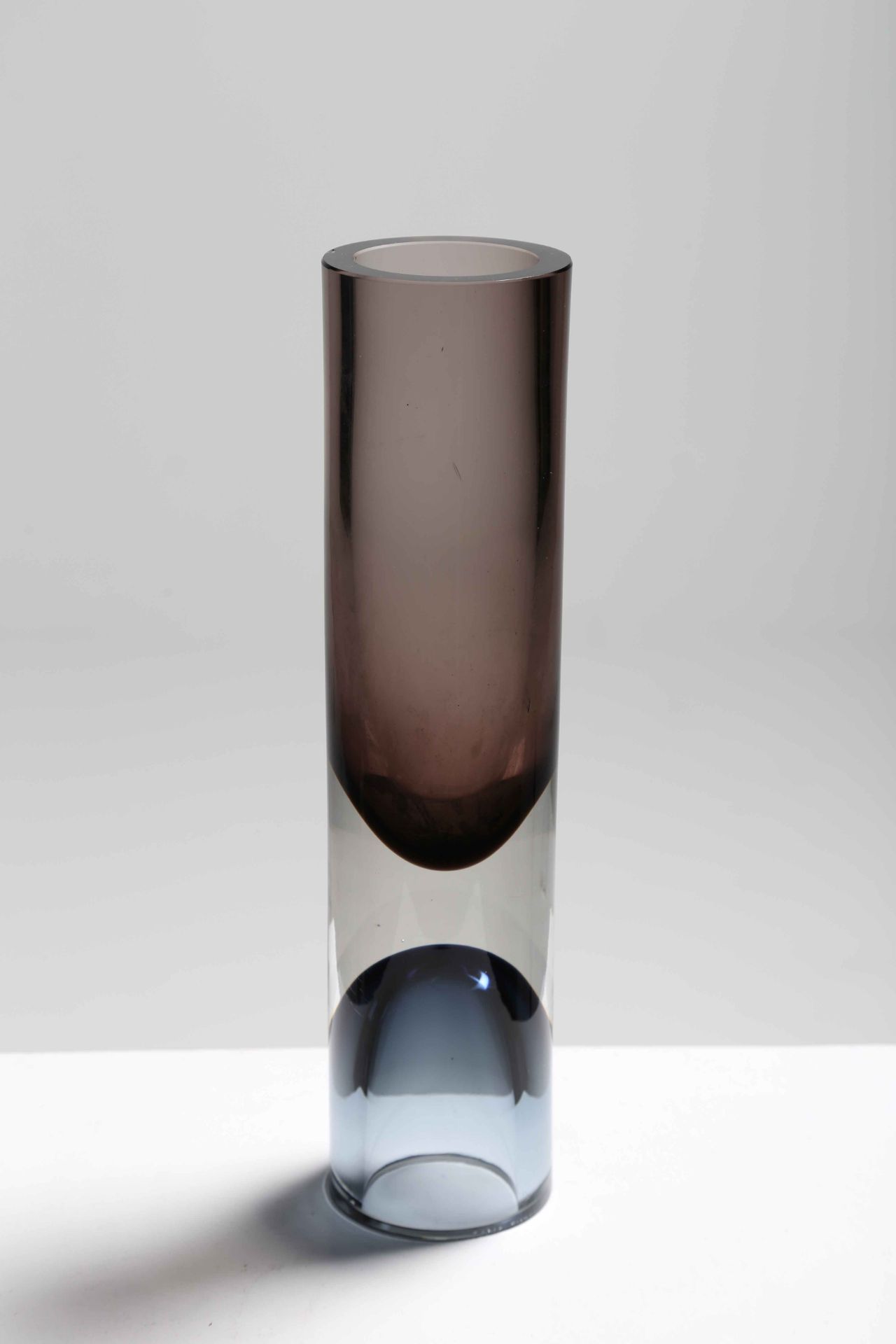 WIRKKALA TAPIO (1915 - 1985)
Rare cylindrical bi-vase.
Rare cylindrical bi-vase in solid glass cable