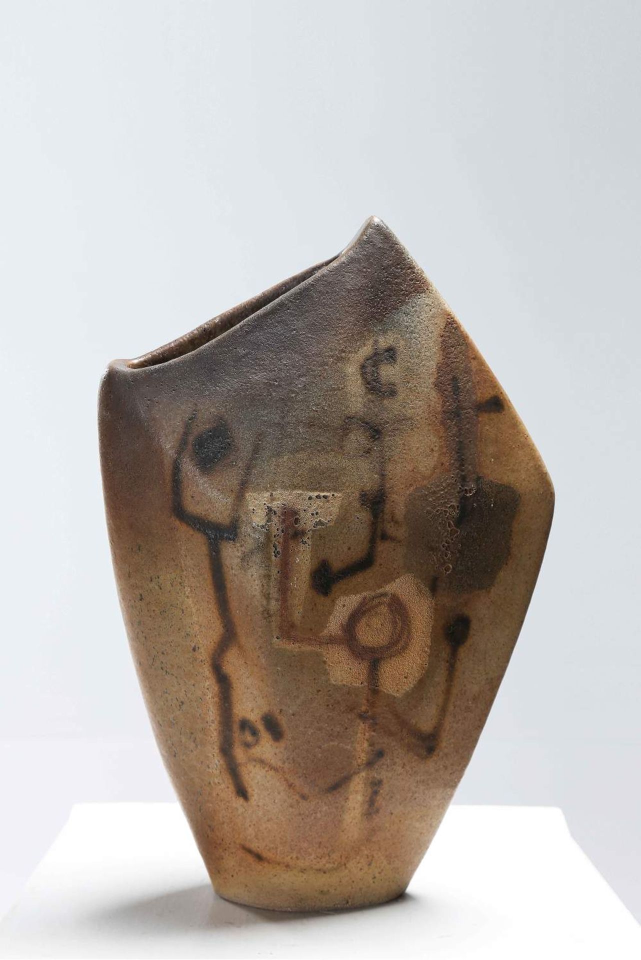 SASSI IVO (n. 1937)
Impressive sculpture vase decorated with motifs of Italian abstraction from