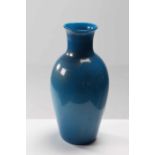 BUZZI TOMASO (1900 - 1981)
For Venini. Vase.
Glass cased in blue. 

16,00 x 33,00 x 16,00 cm