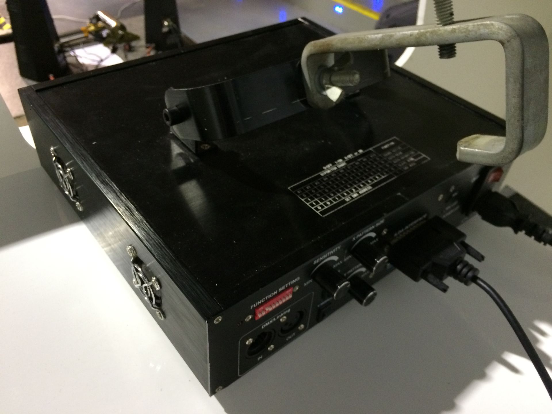 PROFESSIONAL HIRE GRADE 1.5W RGB ILDA LASER WITH OPTION FOR COMPUTER CONTROL OR DMX OR STAND ALONE - Image 2 of 5