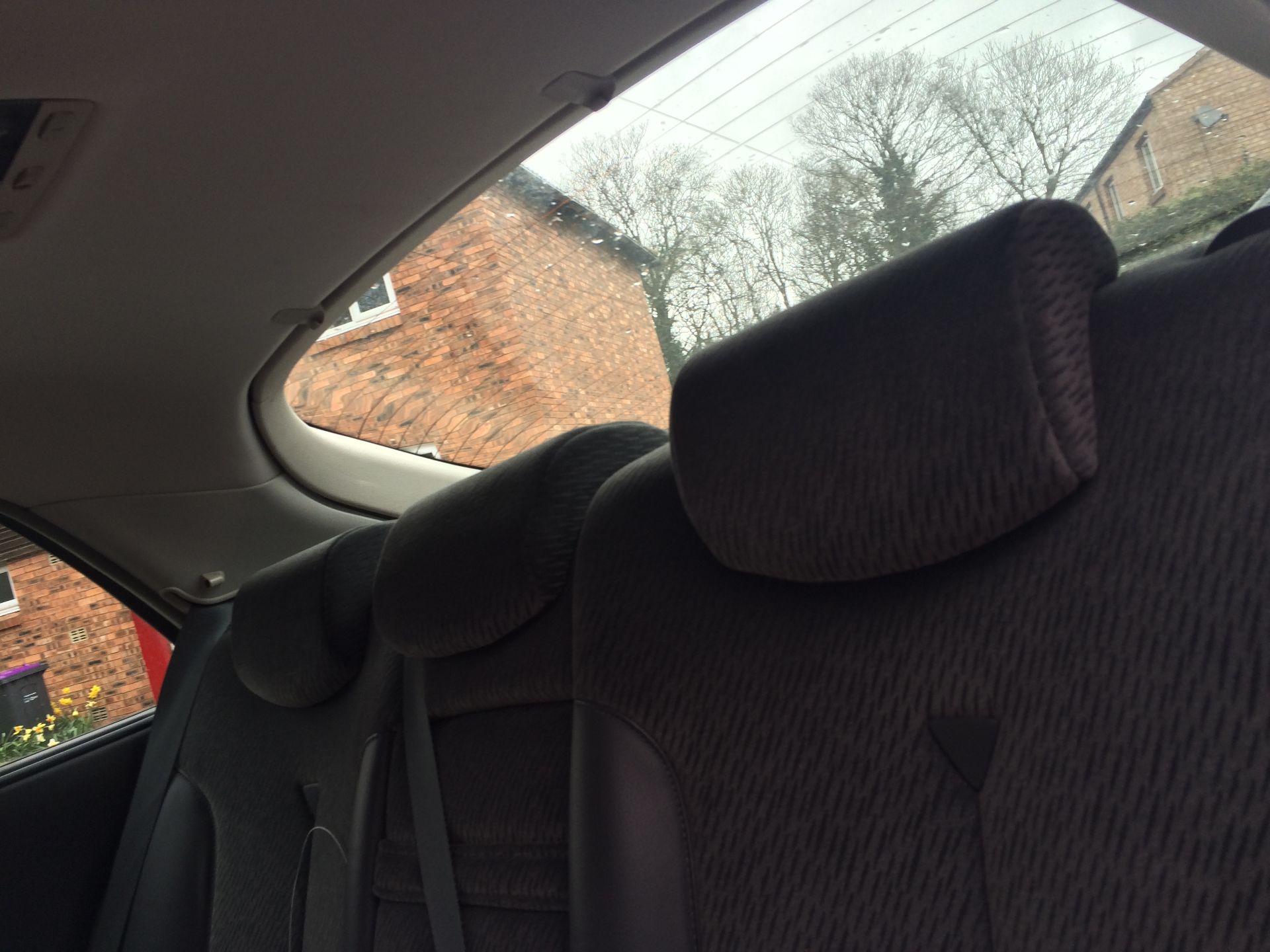 RENAULT LAGUNA 04 REG LEATHER INTERIOR CURRENT MOT UNTIL JULY 2015 BEING USED DAILY  85K MILES - Image 3 of 6