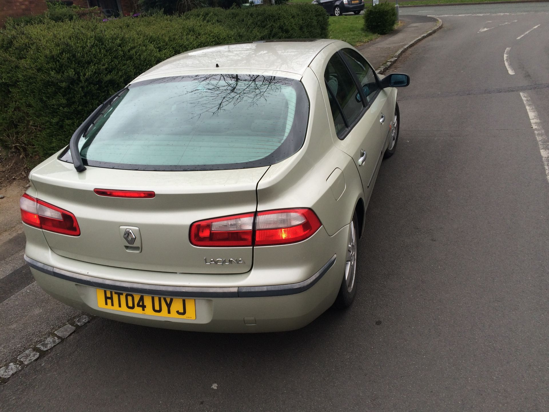 RENAULT LAGUNA 04 REG LEATHER INTERIOR CURRENT MOT UNTIL JULY 2015 BEING USED DAILY  85K MILES - Image 5 of 6