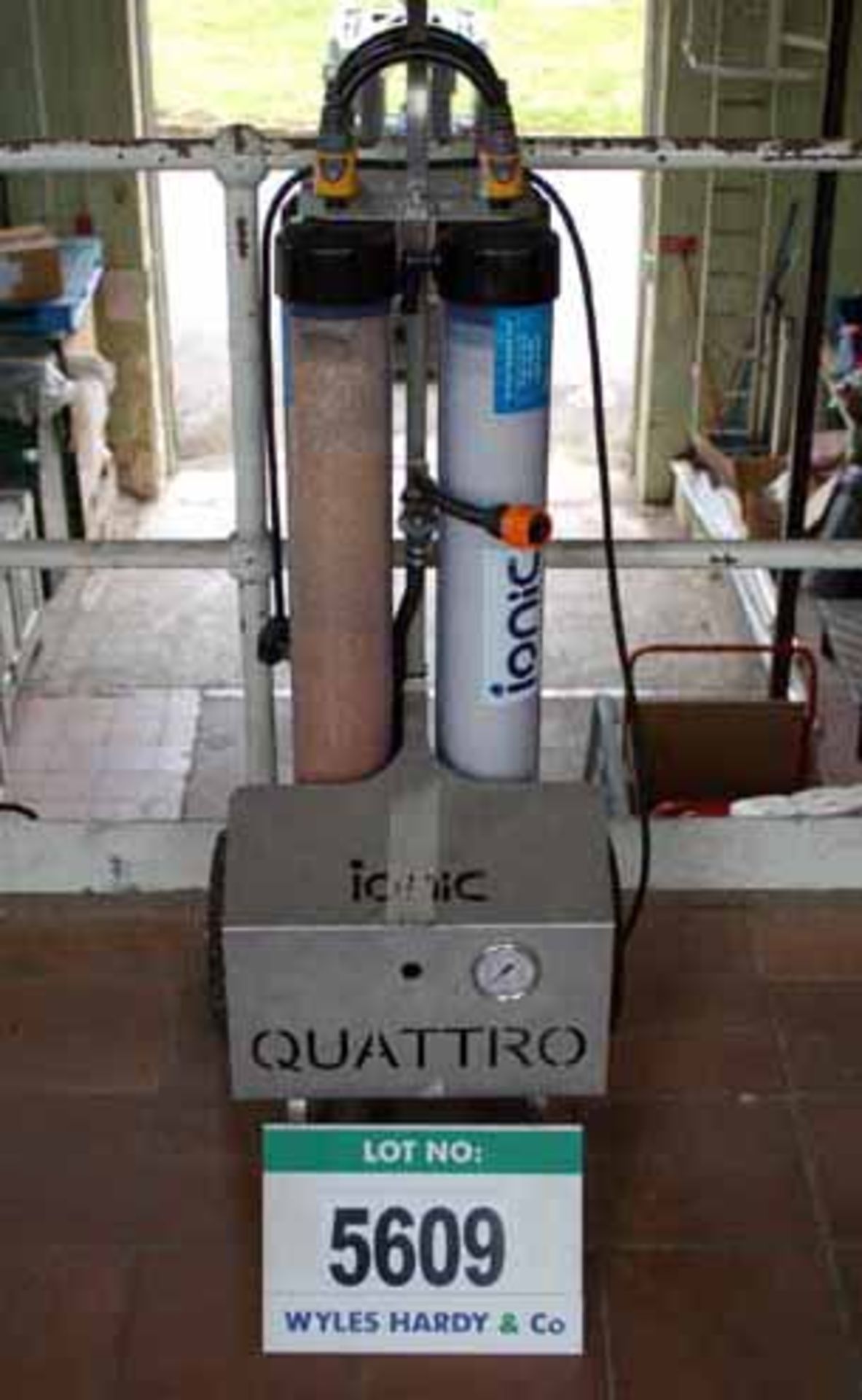 An IONIC Quattro Mobile Water Purification Unit (for Car/Truck/Window Washing) with A ZERO TDS