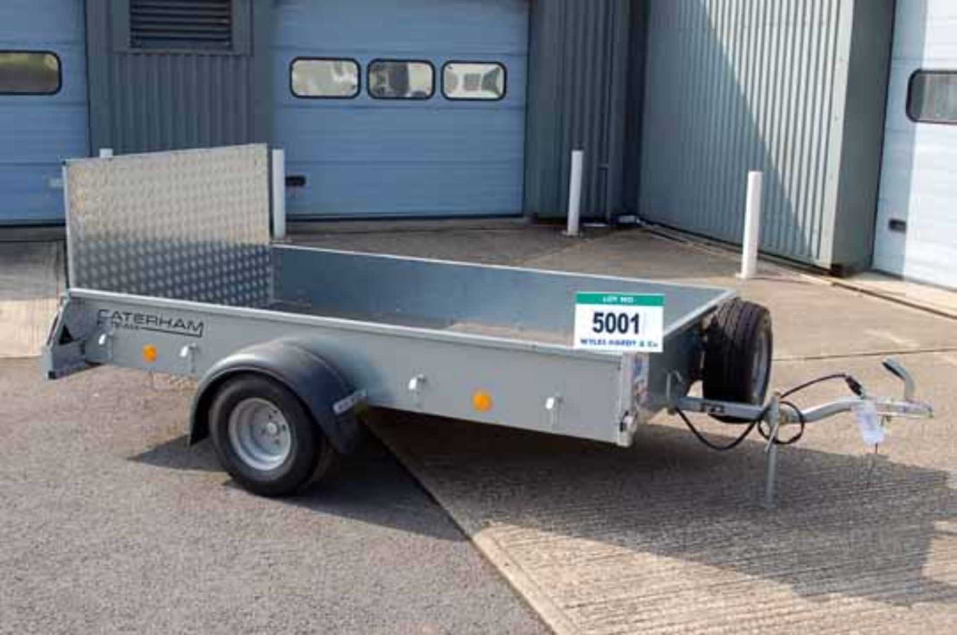 An IFOR WILLIAMS Model P8e Type 1HU P8e General Purpose Single Axle Fixed Sided Trailer, Serial