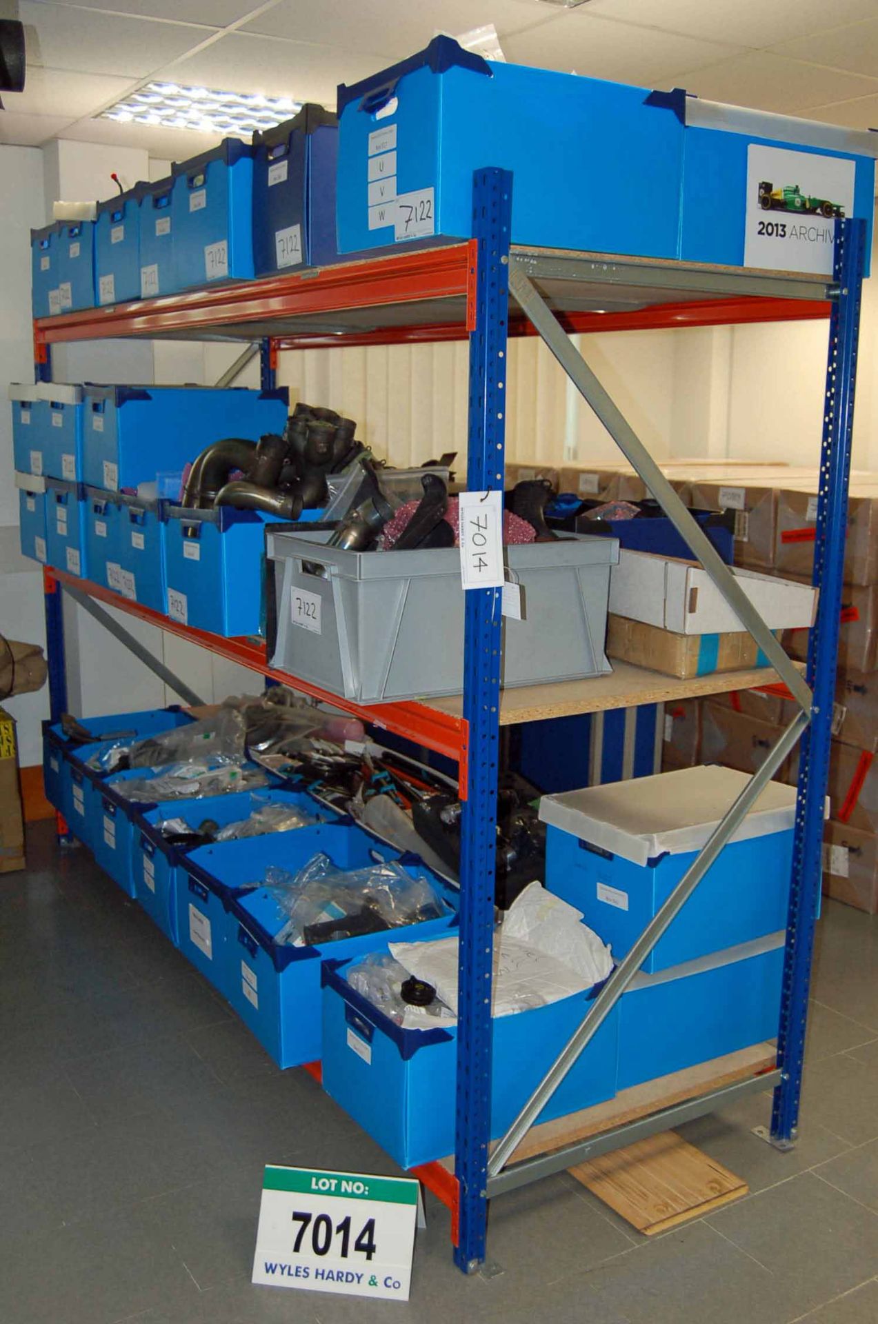 One Bay Medium Duty Racking comprising Two 2000mm x 900mm (wide) Uprights and Three Pairs of