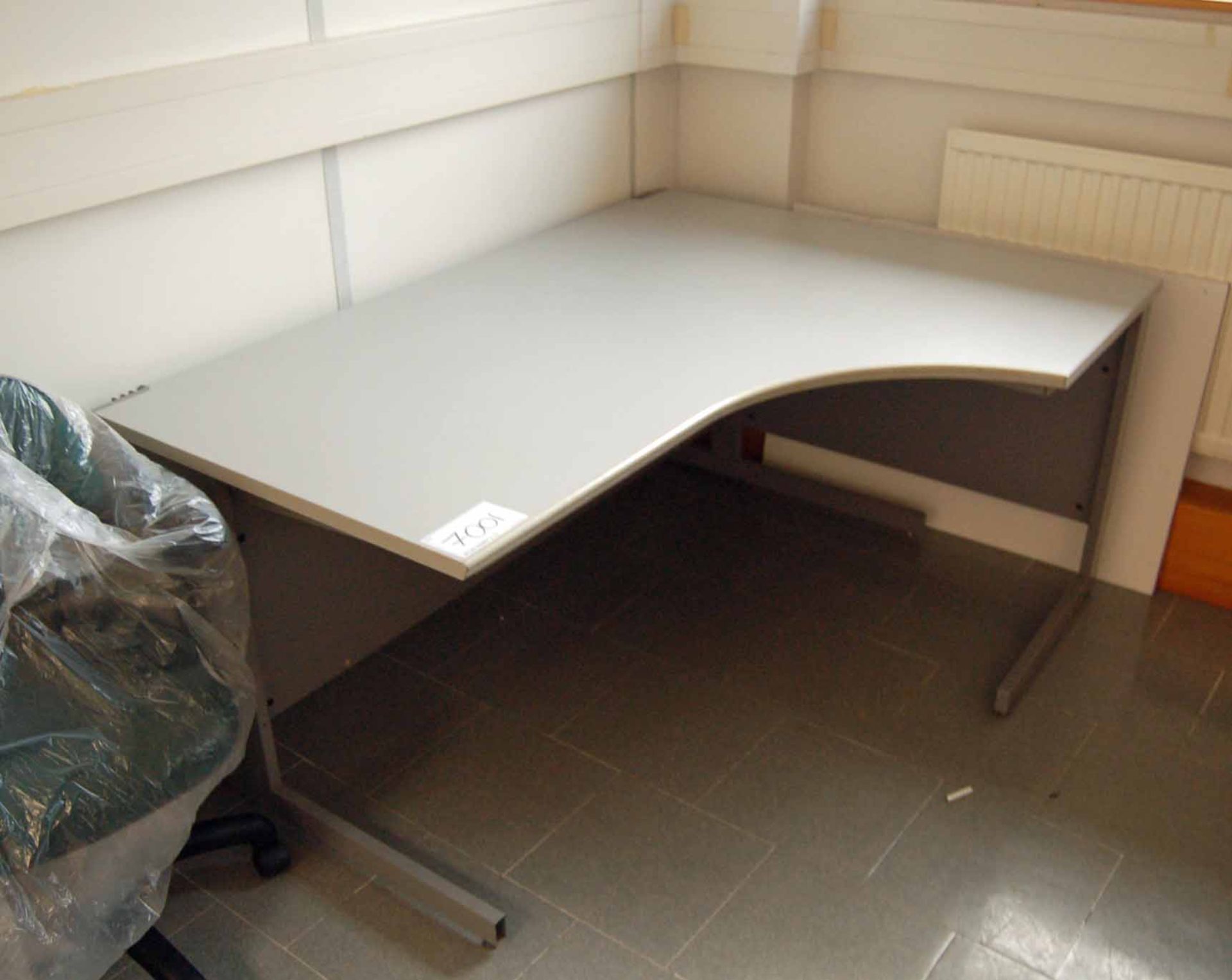 A 1600mm x 750mm Grey Laminate Finished Office Table, A 800mm x 750mm Grey Laminate Finished - Image 3 of 4