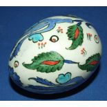 An Iznik style pottery mosque egg, 7.5 c