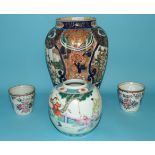 A pair of Samson porcelain beakers, an I