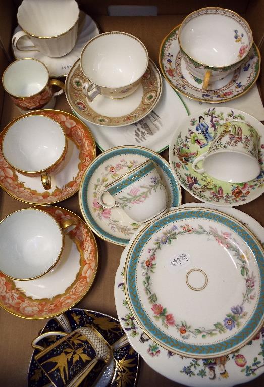 An English porcelain teacup and saucer, with chinoiserie decoration, a similar plate,