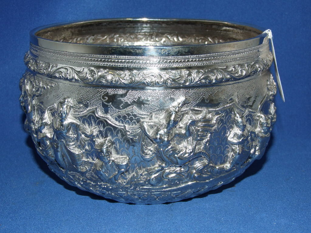 A Burmese style silver coloured metal bowl, embossed figures, 18 cm diameter Condition report Report - Image 3 of 3