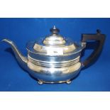 An early 19th century style silver teapot, Sheffield 1928, approx. 22.