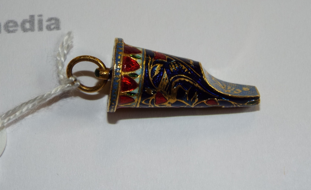 An Indian yellow coloured metal and enamel whistle, decorated birds, flowers and foliage Condition - Image 4 of 7
