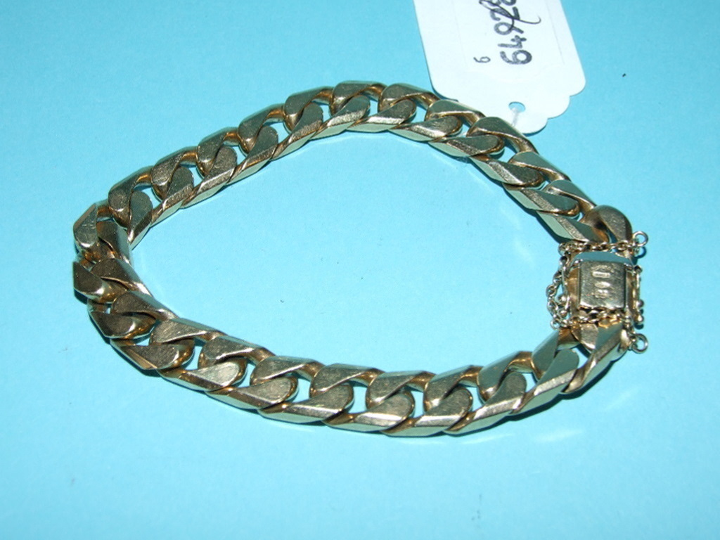 A 9ct gold curb bracelet, approx. 61.