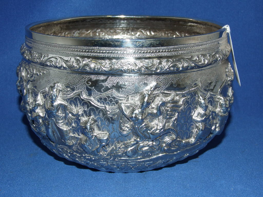 A Burmese style silver coloured metal bowl, embossed figures, 18 cm diameter Condition report Report - Image 2 of 3
