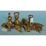 Assorted brass door knockers, and four brass weights Condition report Report by NG

Door