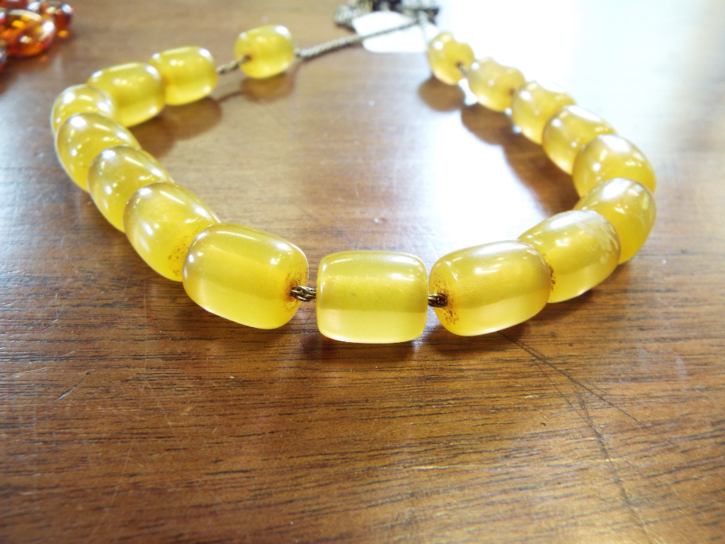 Four amber style necklaces - Image 6 of 12