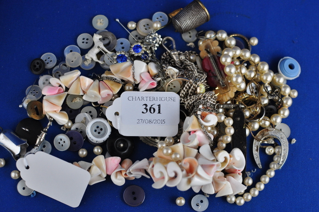 Assorted costume jewellery