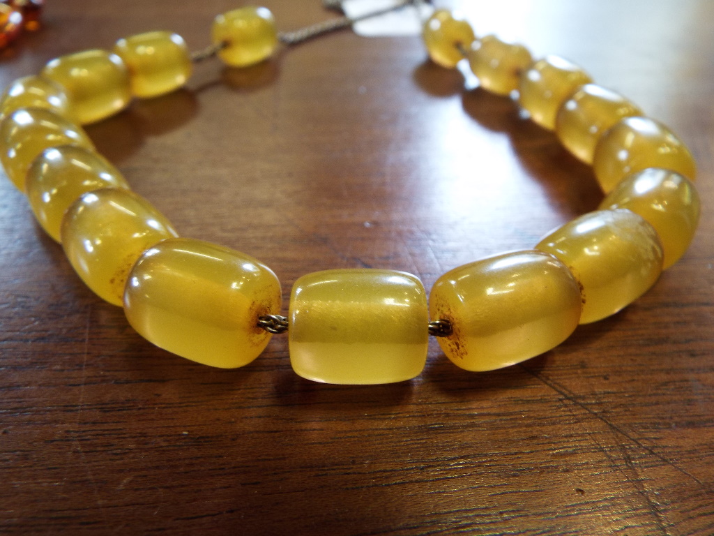 Four amber style necklaces - Image 7 of 12