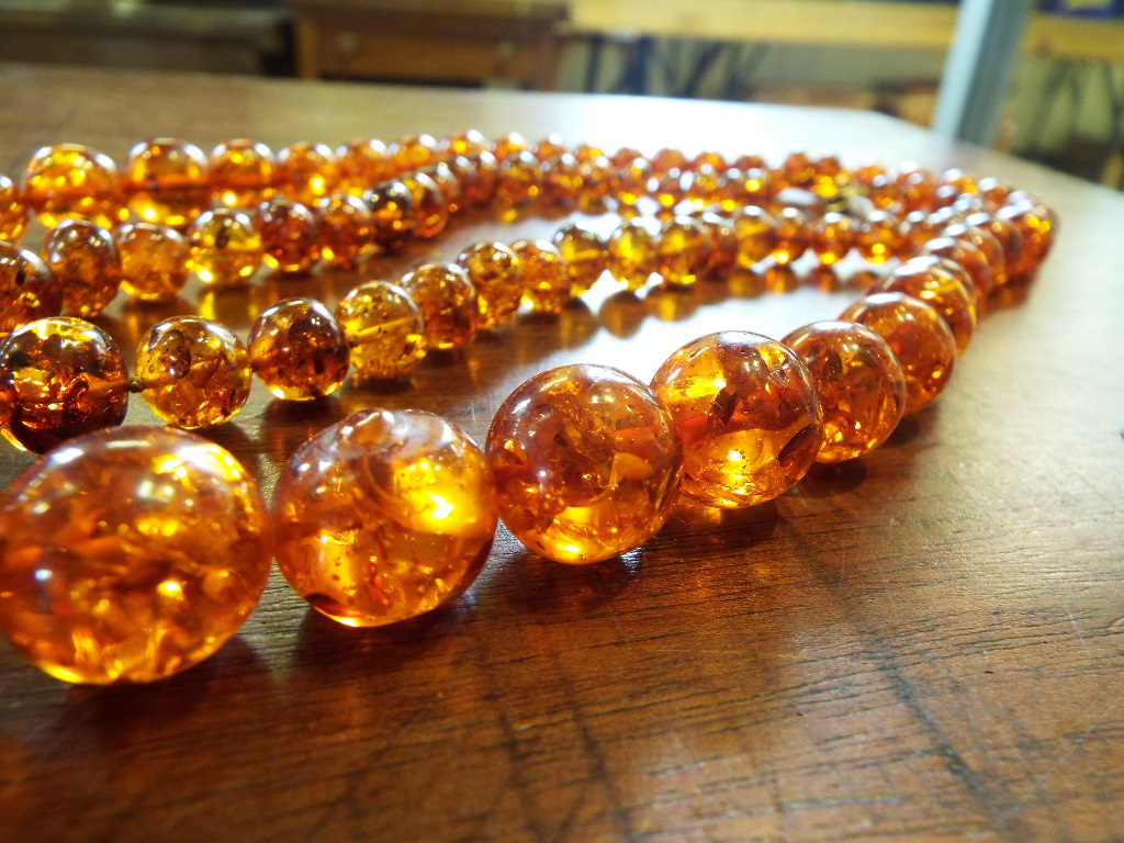 Four amber style necklaces - Image 4 of 12