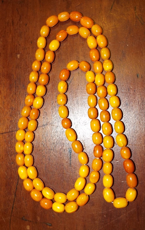 A string of amber style beads, with a te - Image 2 of 10