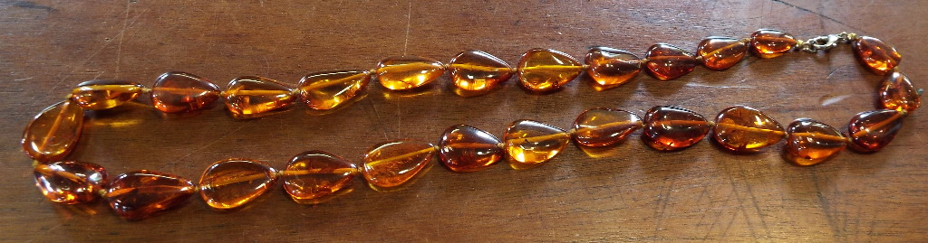 Four amber style necklaces - Image 10 of 12
