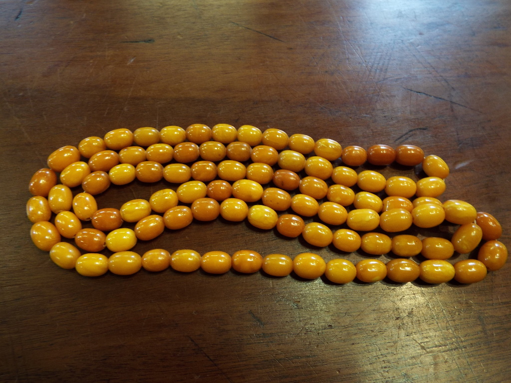A string of amber style beads, with a te - Image 6 of 10