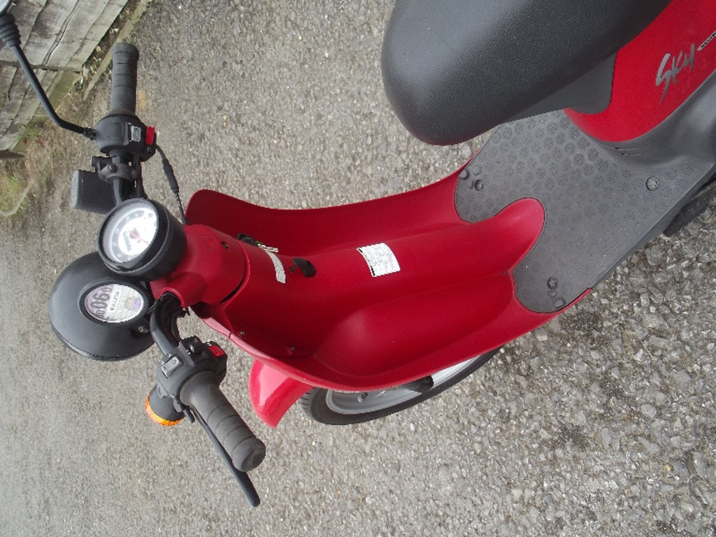 A 1999 Honda Sky SGX50 scooter, registration number T874 PDG, red. - Image 4 of 6