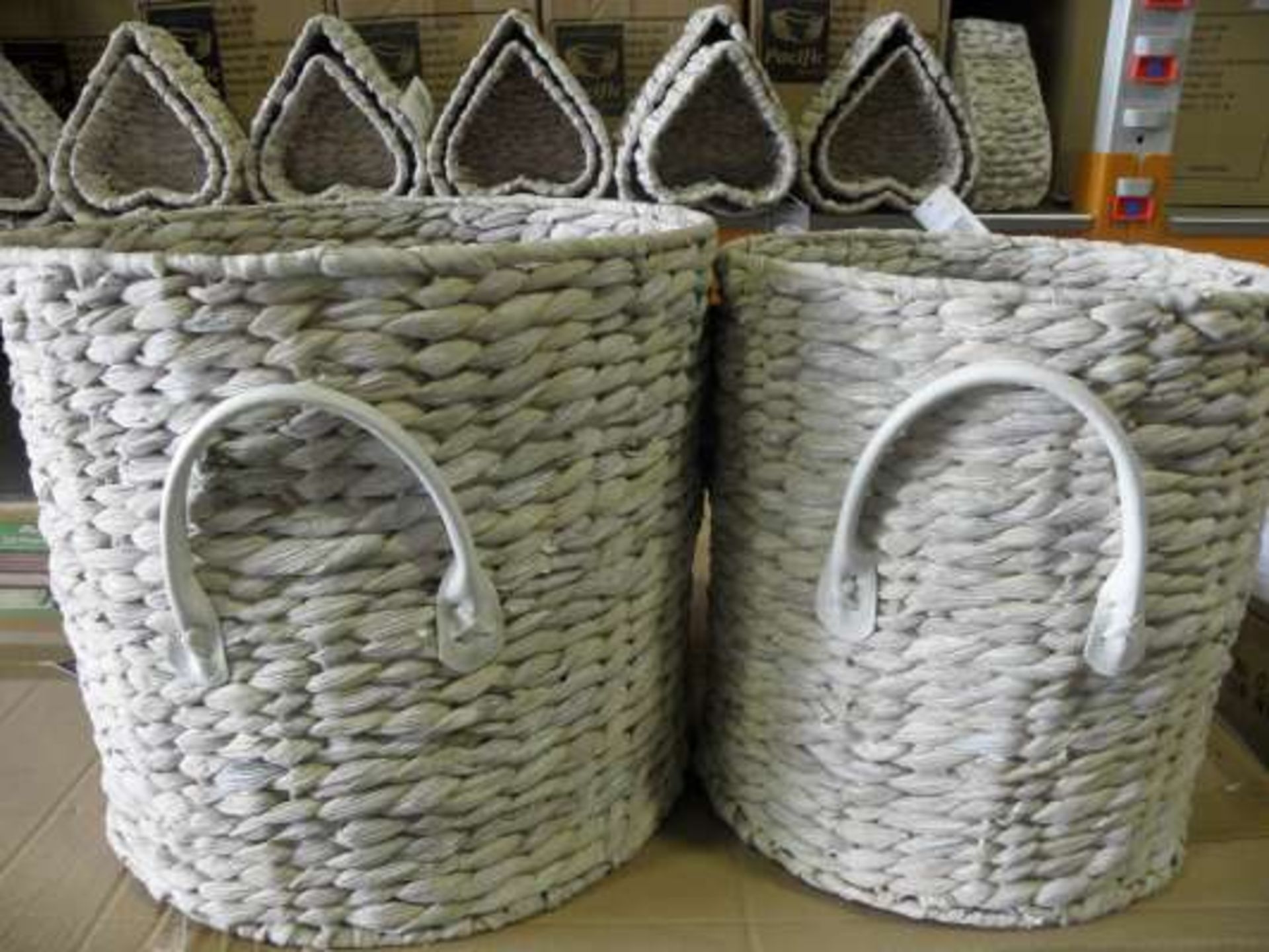 12 X WHITE ROUND HYACINTH BASKETS IN 2 BOXES