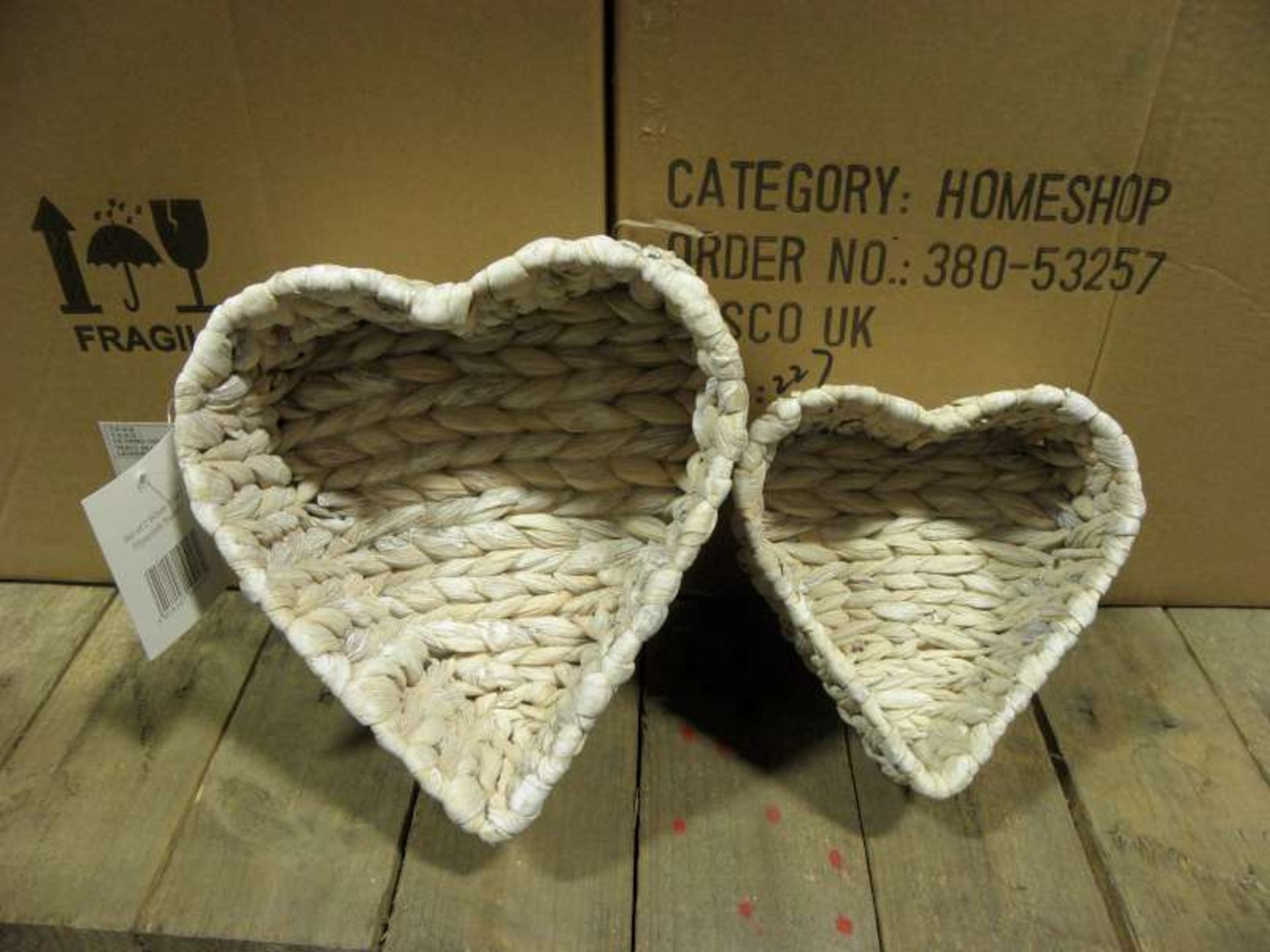 30 X SETS 0F 2 WHITE HEART SHAPED HYACINTH BASKETS IN 5 BOXES