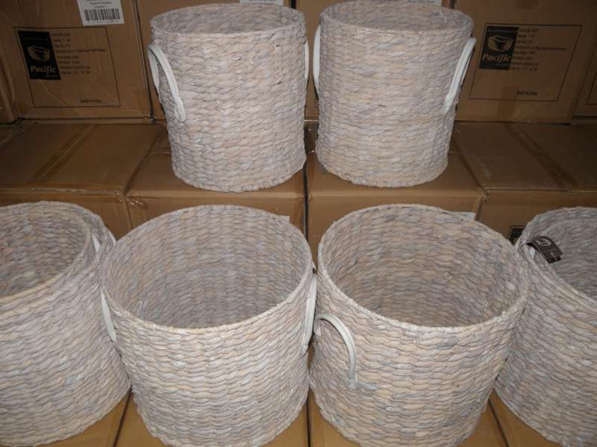 14 X SETS OF 2 WHITE ROUND HYACINTH BASKETS