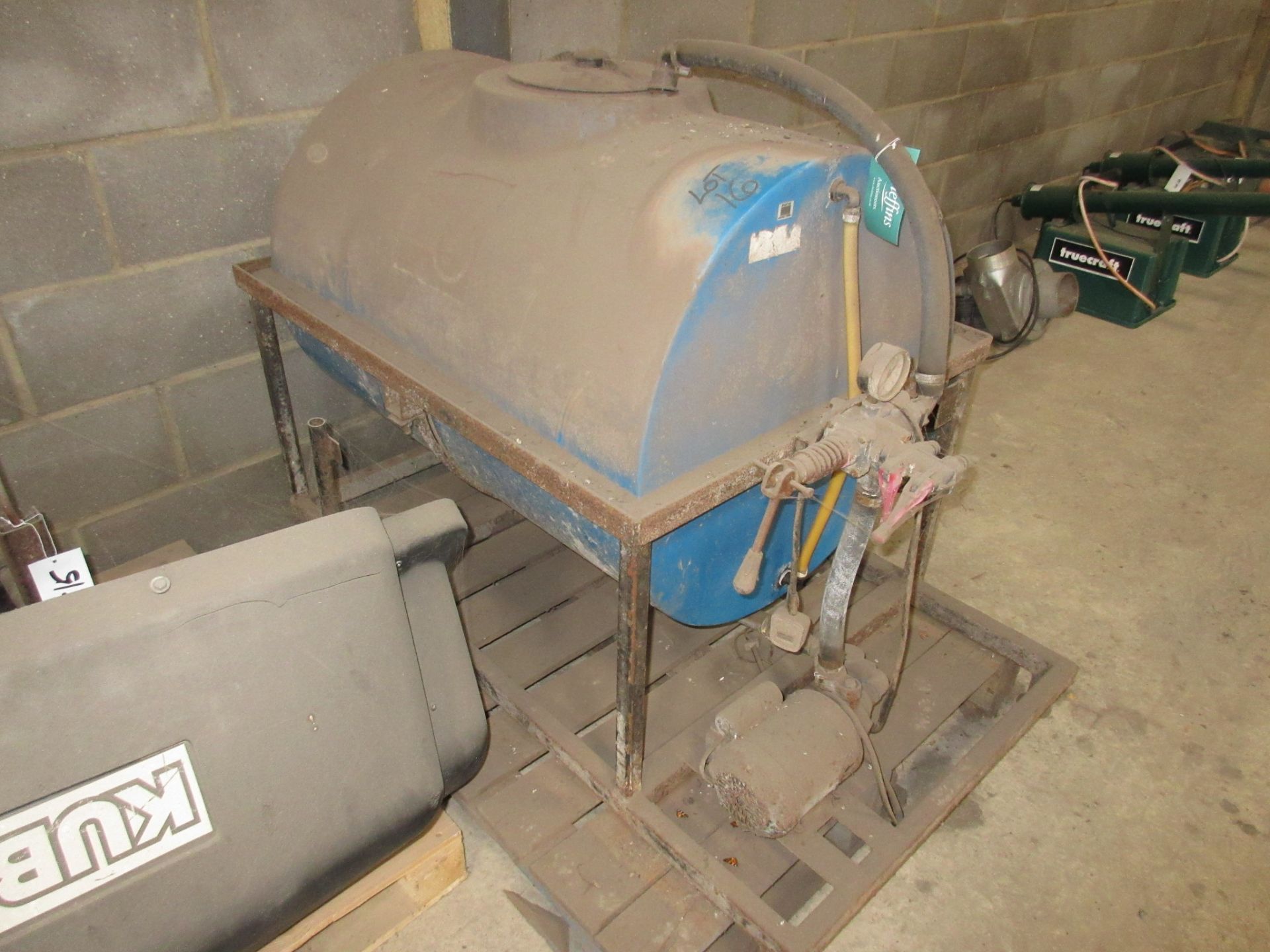 Small spray tank and pump