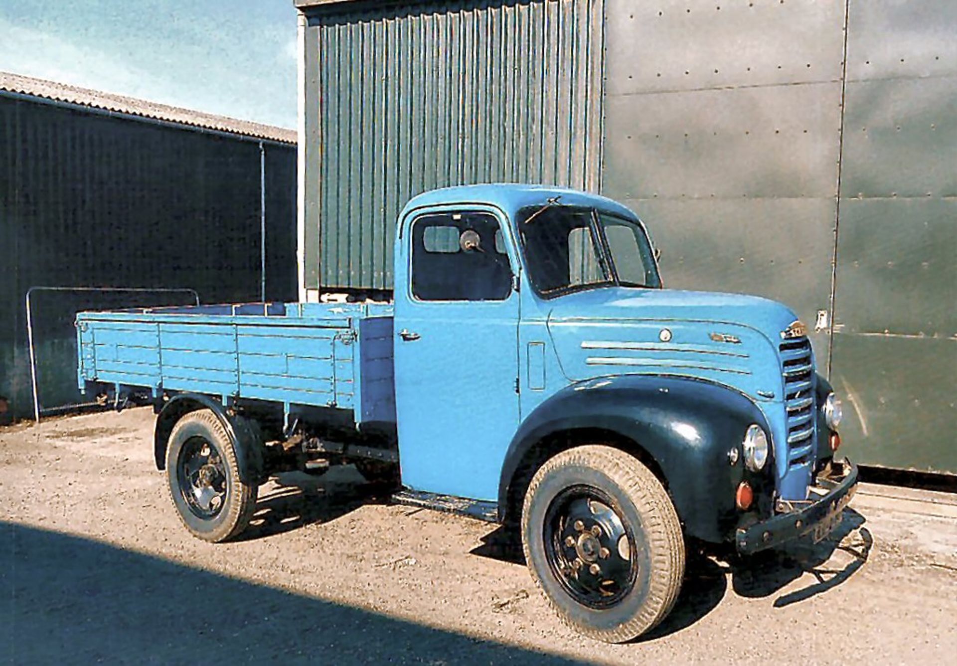 1955 Fordson ET6 dropside Reg no: FFB 656 Chassis no: 20957 Finished in blue this good useable