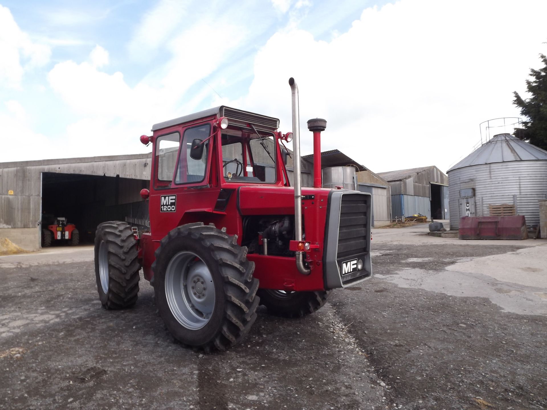 Massey Ferguson 1200 4wd TRACTOR