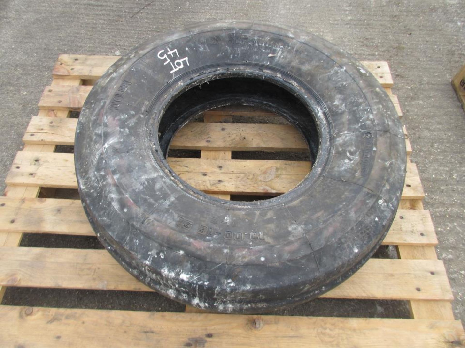 Single 10-16 tyre