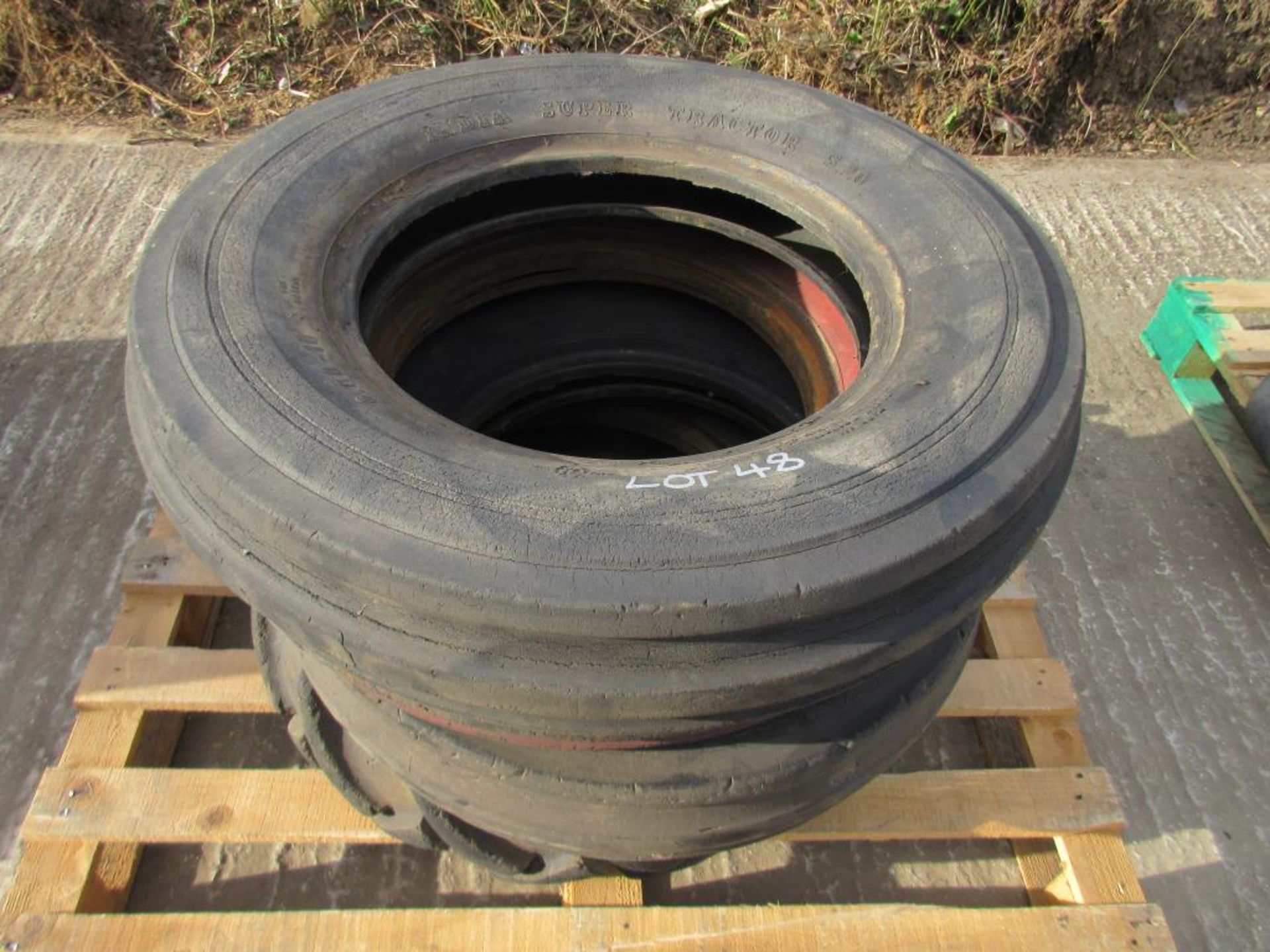 Qty front tyres