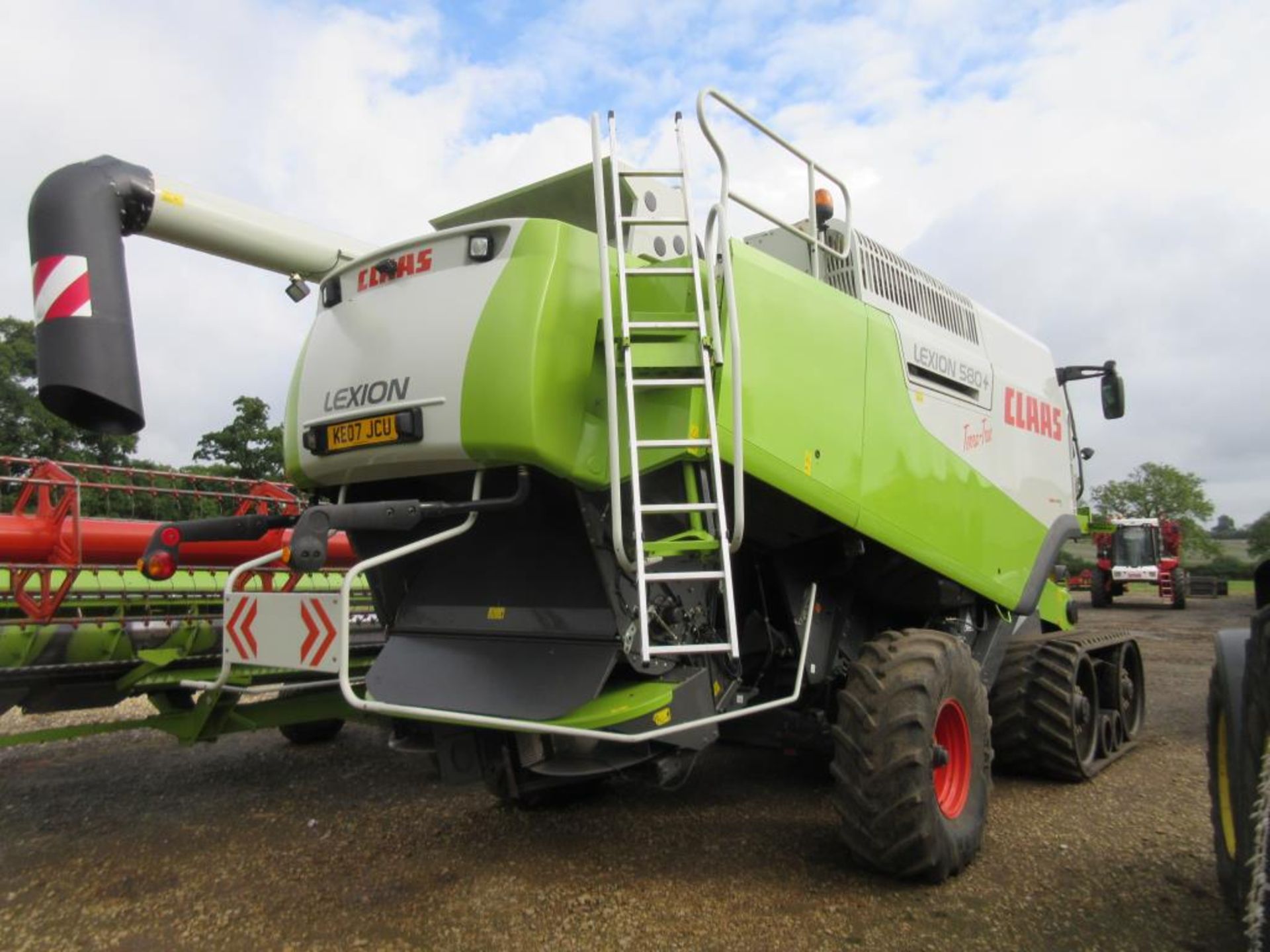 2007 CLASS Lexion 580Plus Terra-Trac rotary COMBINE HARVESTER Fitted with a Claas V900 Auto - Image 3 of 4