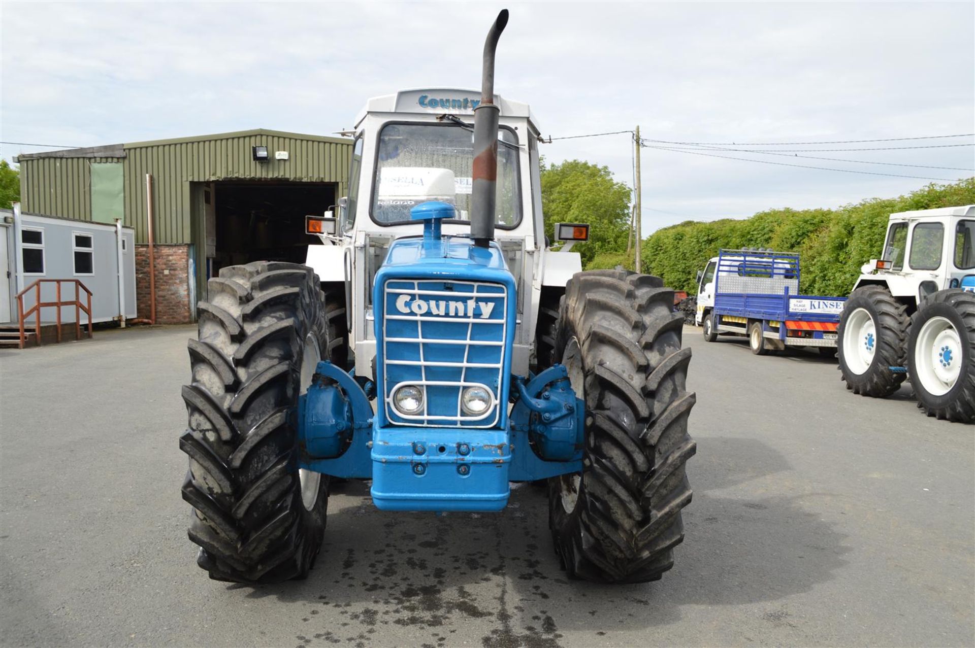 1975 COUNTY 1164 4wd 6cylinder diesel TRACTOR Reg No: 75WW547 Serial No: B949471 Production of the - Image 2 of 8