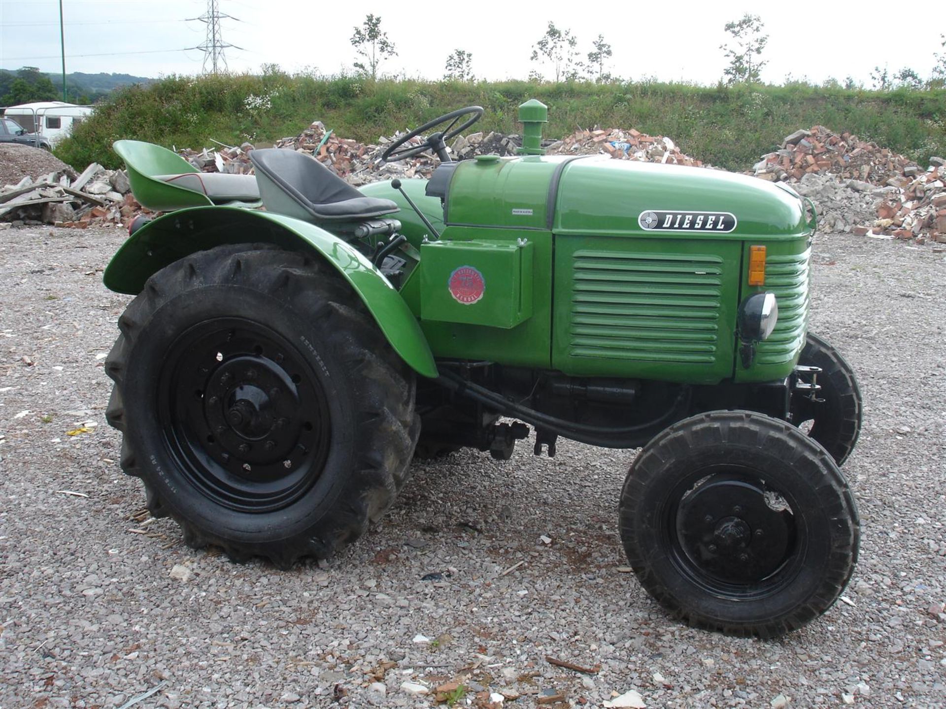 STEYR 180 2cylinder 26hp diesel TRACTOR A well presented tractor which has been subject to a repaint