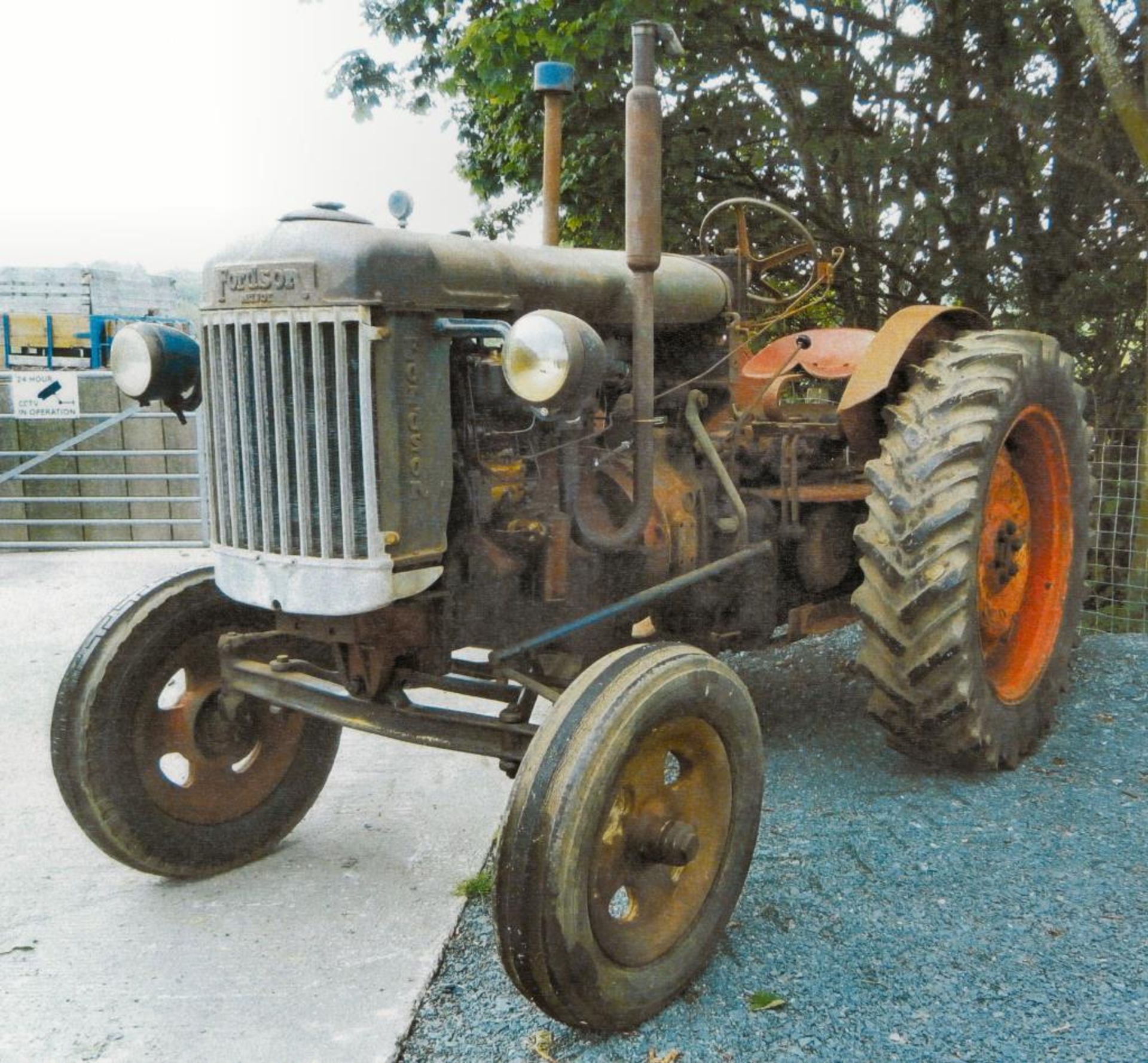 1949 FORDSON E27N L4 4cylinder diesel TRACTOR