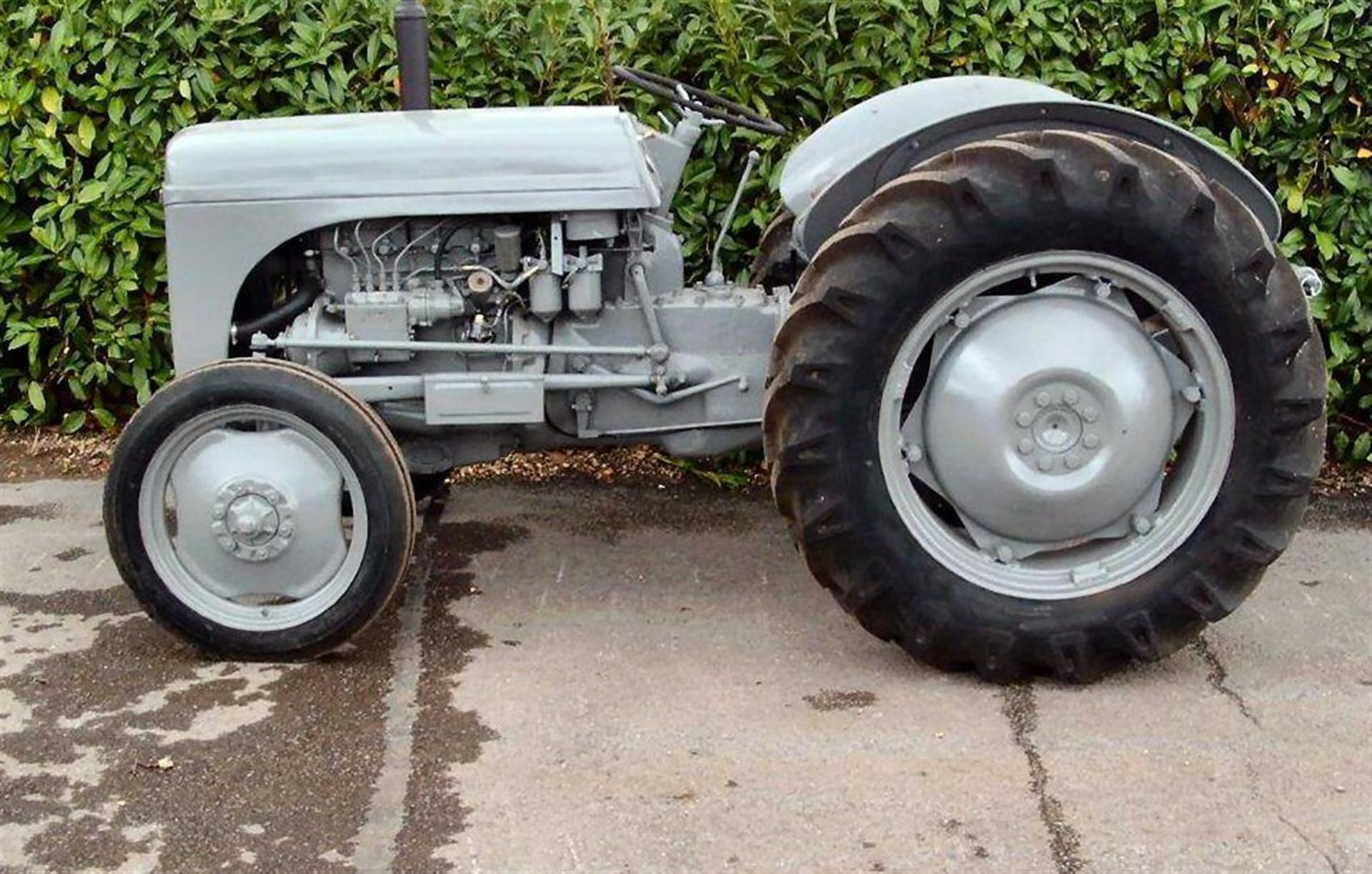 FERGUSON TEF 20 4 cylinder diesel TRACTOR Serial No. TEF 41268 The subject of a restoration with new