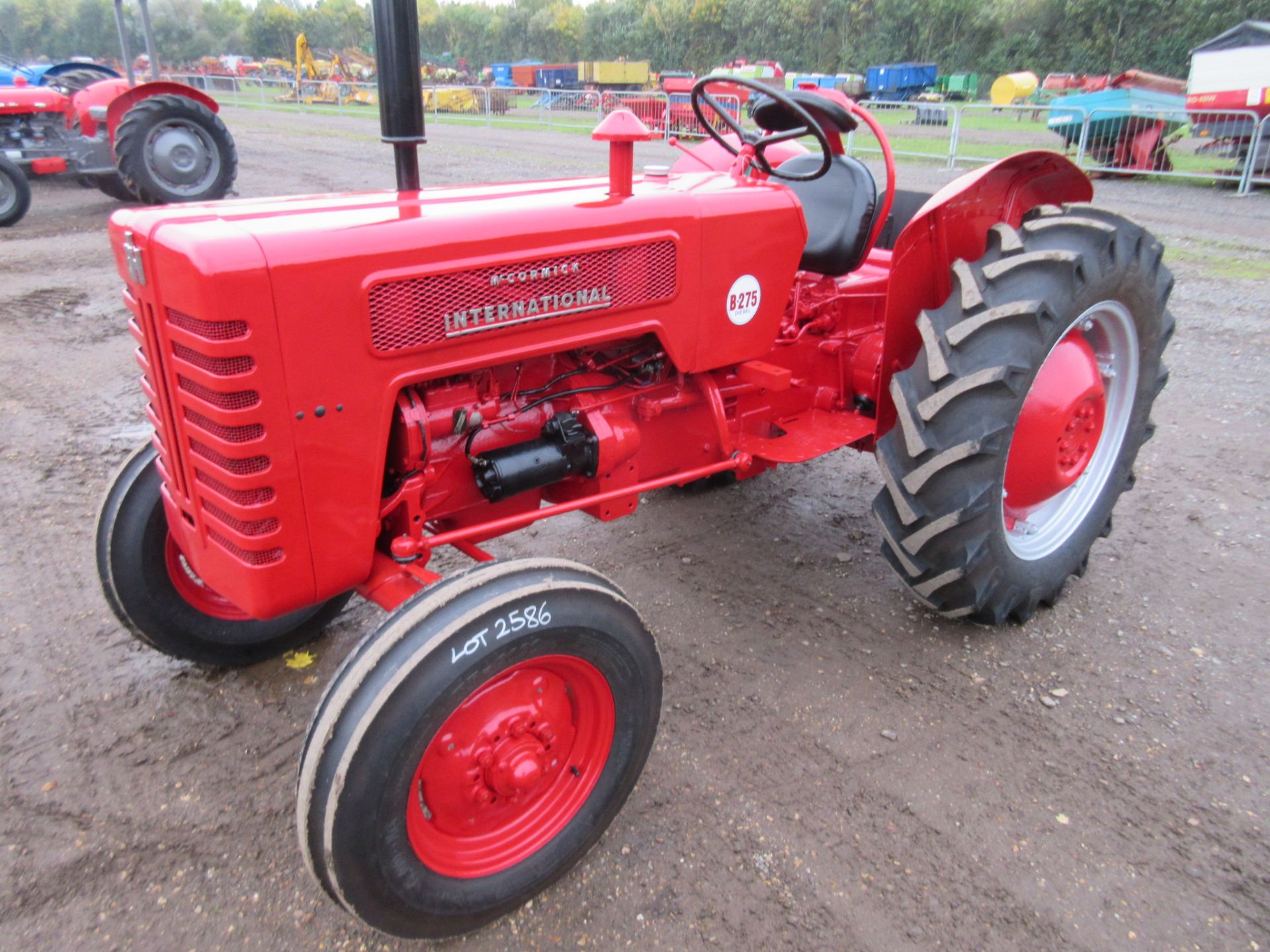 1961INTERNATIONAL B275 TRACTORReg No: 6679VFSerial No: 32811all new tyres and a De Luxe seat.