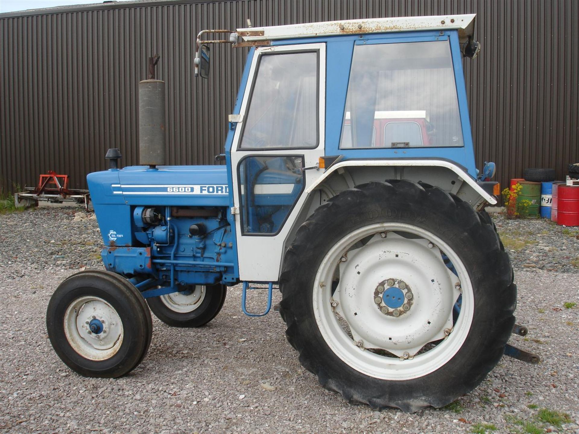 FORD 6600 4cylinder diesel TRACTOR Serial No: A307060 Hours: 4288 A clean ex farm example