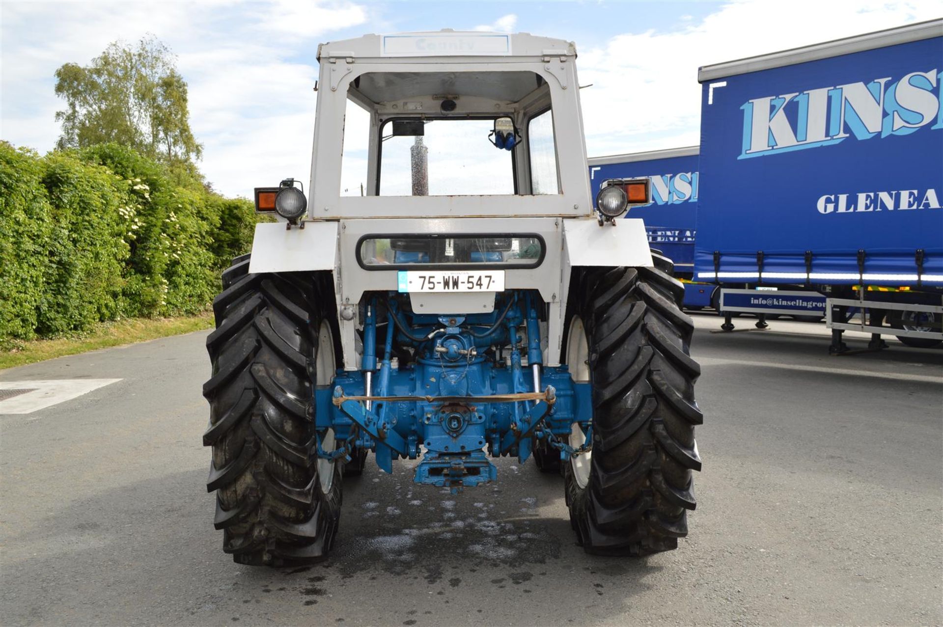 1975 COUNTY 1164 4wd 6cylinder diesel TRACTOR Reg No: 75WW547 Serial No: B949471 Production of the - Image 3 of 8